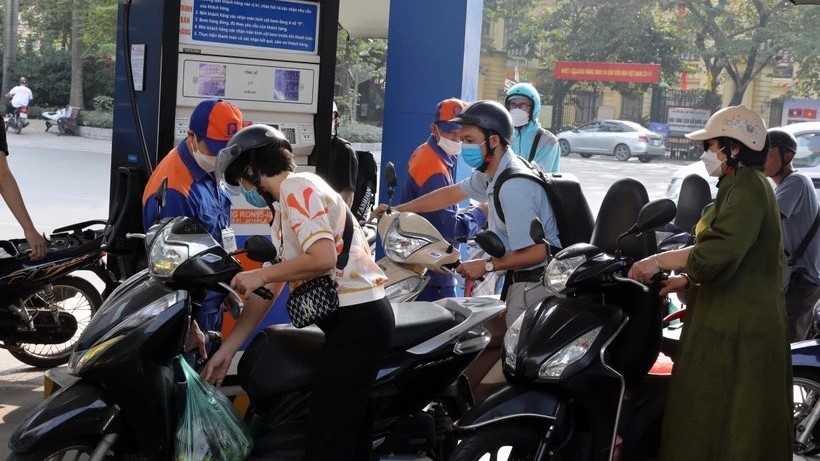 Thủ tướng yêu cầu bảo đảm cung ứng đủ xăng dầu cho sản xuất, kinh doanh và tiêu dùng trong dịp Tết