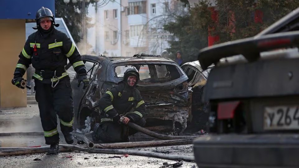 Ukraine tấn công tên lửa, đạn chùm vào thành phố Belgorod của Nga, HĐBA họp khẩn