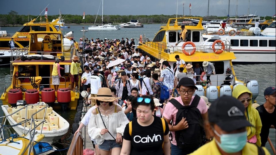 Giảm áp lực giao thông, Indonesia triển khai xe buýt đưa đón khách du lịch tại Bali