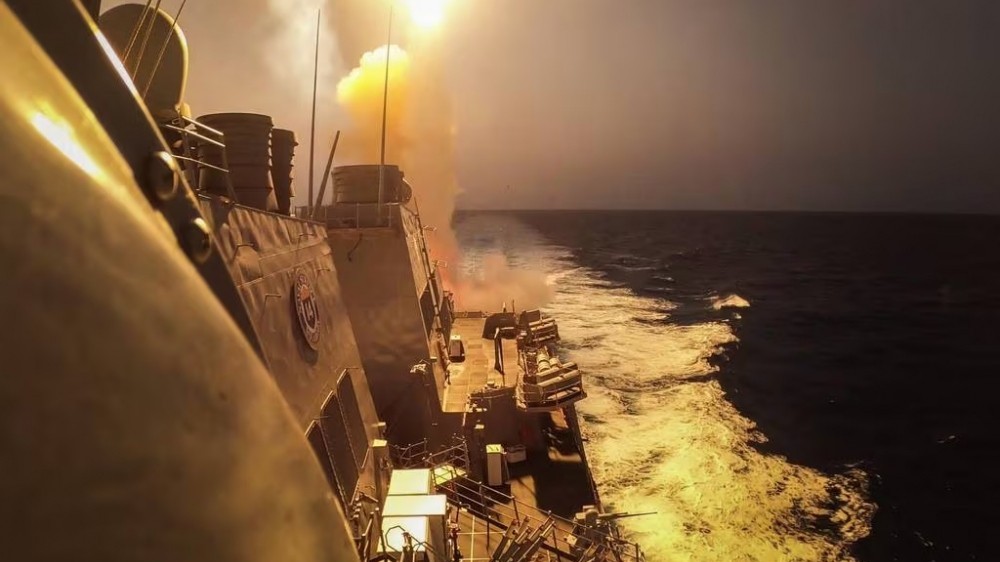 Anh tuyên bố sẵn sàng can thiệp quân sự ngăn Houthi tấn công ở Biển Đỏ