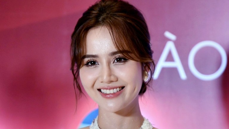 Huyền Lizzie, Kiều Anh, Khả Ngân cùng dàn sao Việt 'đổ bộ' lễ trao giải VTV Awards 2023