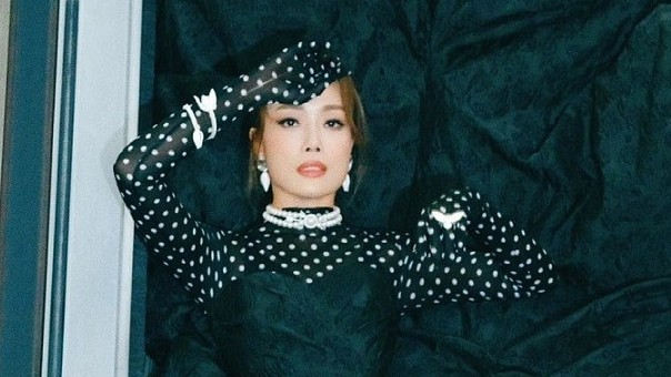 Hai ngôi sao giải trí nước ngoài chọn diện đầm của nhà thiết kế Đỗ Mạnh Cường