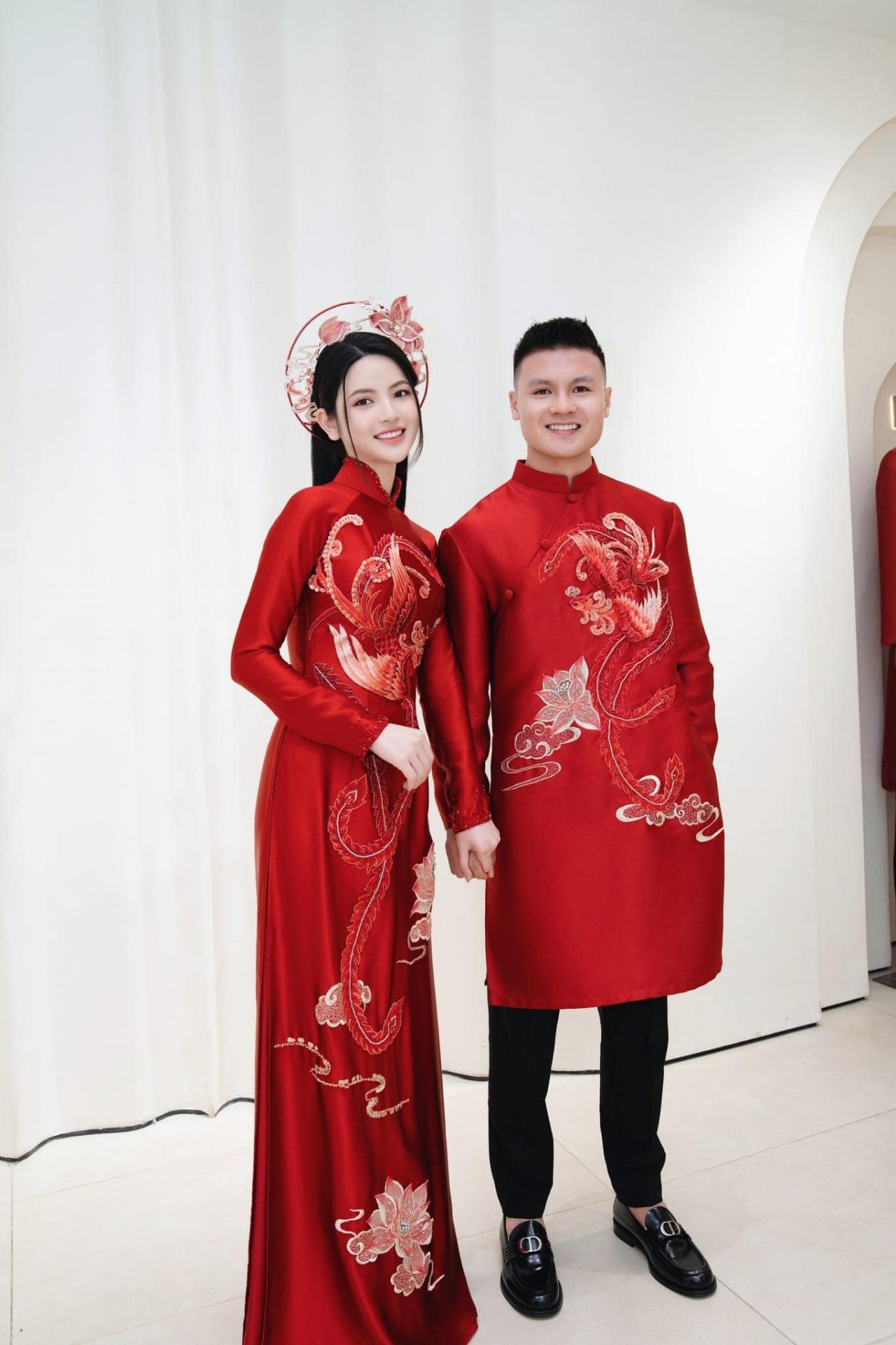 Khoảnh khắc tình tứ, ngọt ngào của cặp đôi 'trai tài gái sắc' Quang Hải - Chu Thanh Huyền