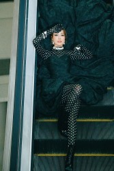 Hai ngôi sao giải trí nước ngoài chọn diện đầm của nhà thiết kế Đỗ Mạnh Cường