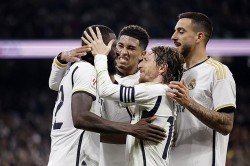 Hình ảnh trận đấu Antonio Rudiger ghi bàn, giúp Real Madrid dẫn đầu La Liga