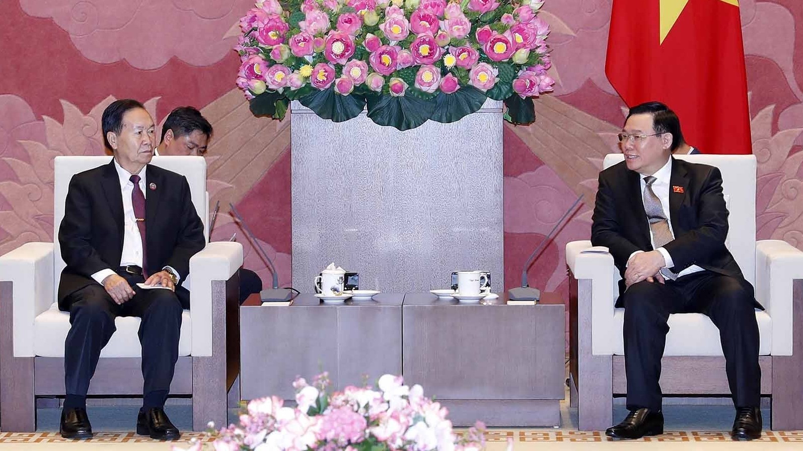 Việt Nam sẵn sàng chia sẻ kinh nghiệm với Lào trong xây dựng và hoàn thiện hệ thống pháp luật