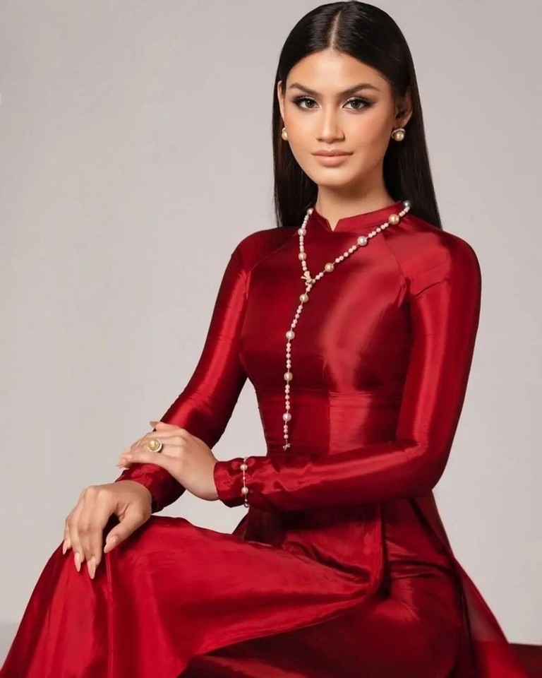 Top 4 Hoa hậu Trái đất 2023 đội vương miện