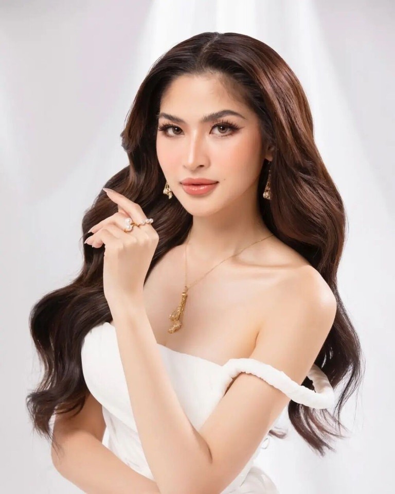 Top 4 Hoa hậu Trái đất 2023 đội vương miện