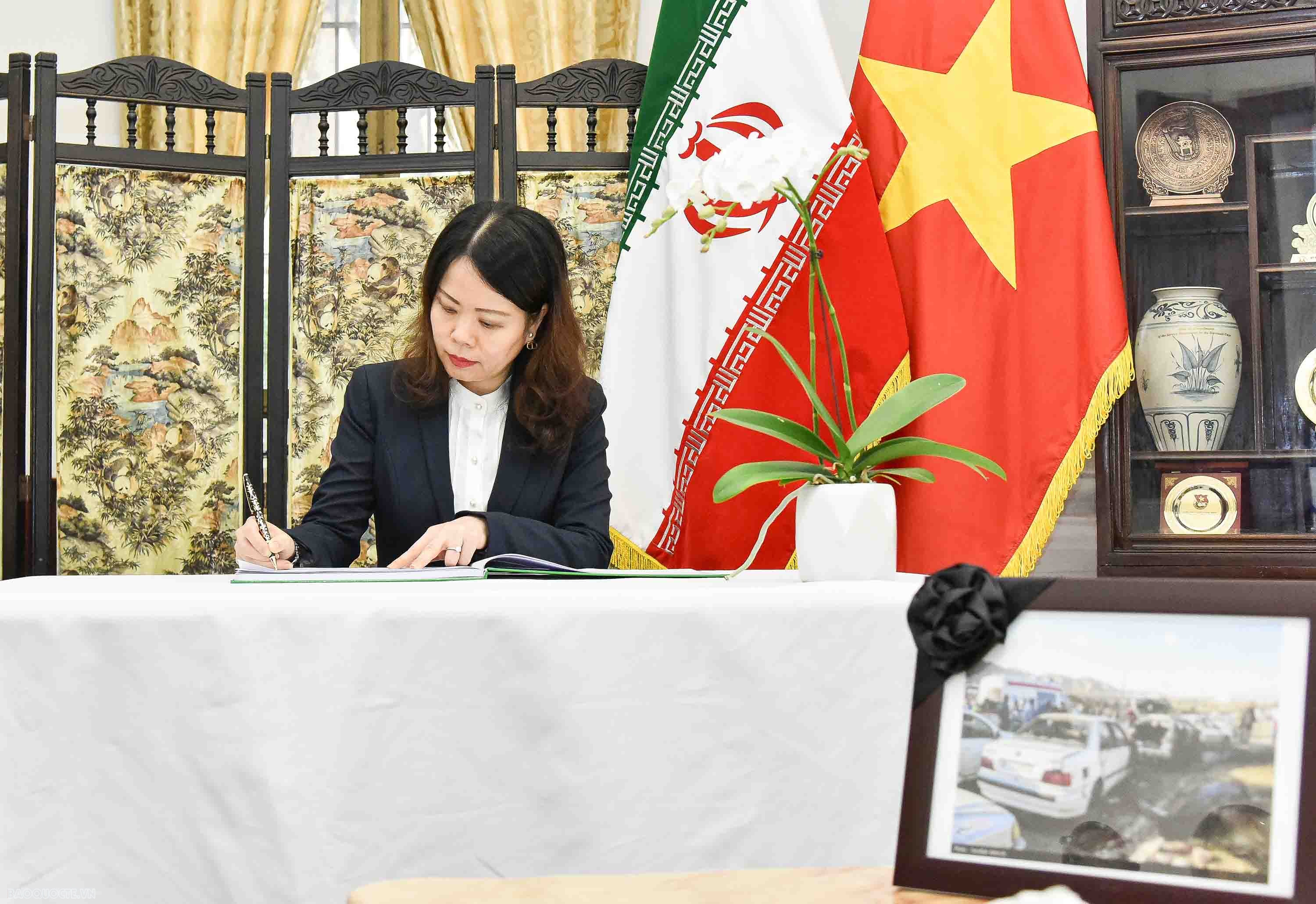 Lãnh đạo Bộ Ngoại giao chia buồn về thiệt hại trong vụ đánh bom xảy ra tại Iran Lãnh đạo Bộ Ngoại giao chia buồn về thiệt hại trong vụ đánh bom xảy ra tại Iran