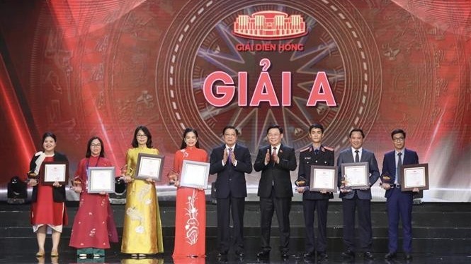 Lễ trao Giải Diên Hồng lần thứ hai: Chuyển tải các quyết sách của Quốc hội, Hội đồng nhân dân tới cử tri