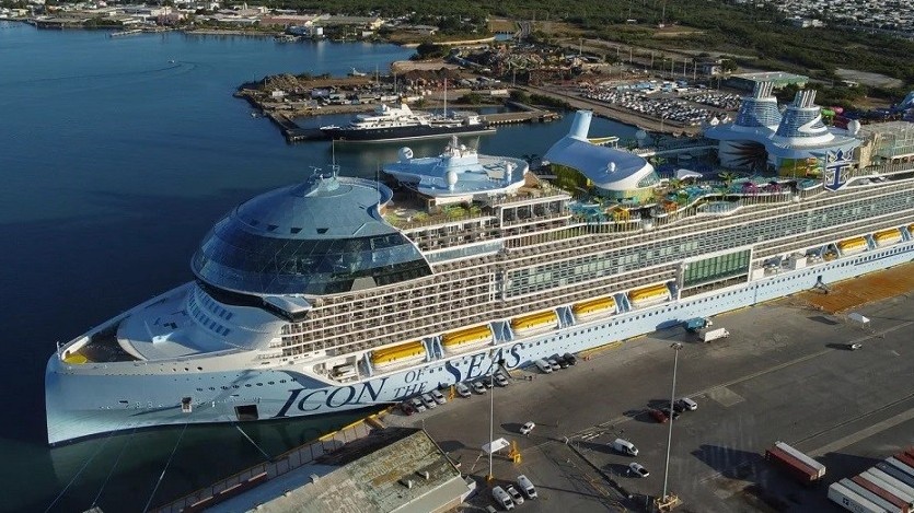 Mỹ: Tàu du lịch lớn nhất thế giới chuẩn bị cho chuyến ra khơi đầu tiên