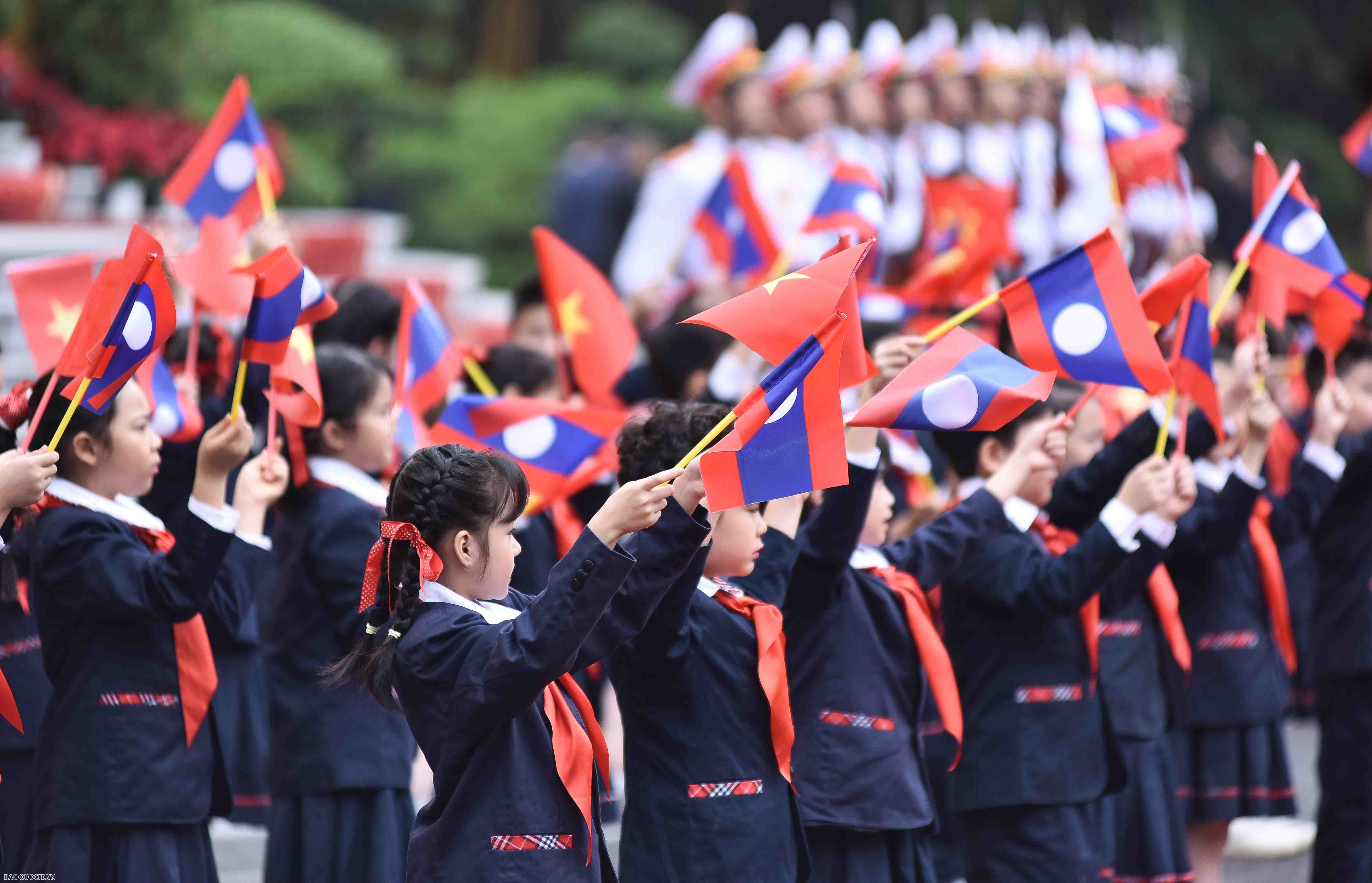 Lễ đón chính thức Thủ tướng Lào Sonexay Siphandone và Phu nhân tại Phủ Chủ tịch