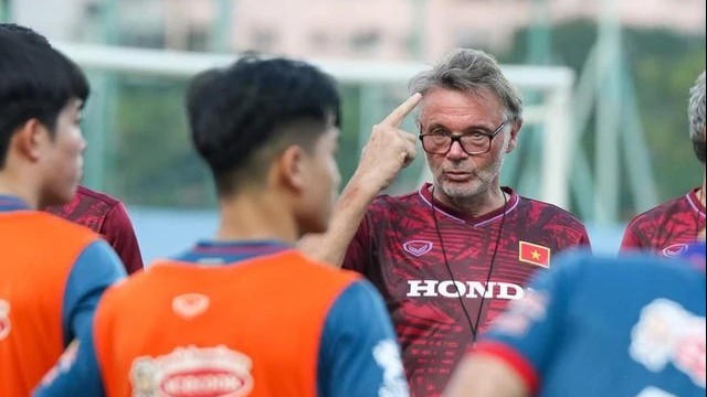 Thấp thỏm vì HLV Troussier quyết theo đuổi lối chơi tấn công cùng tuyển Việt Nam