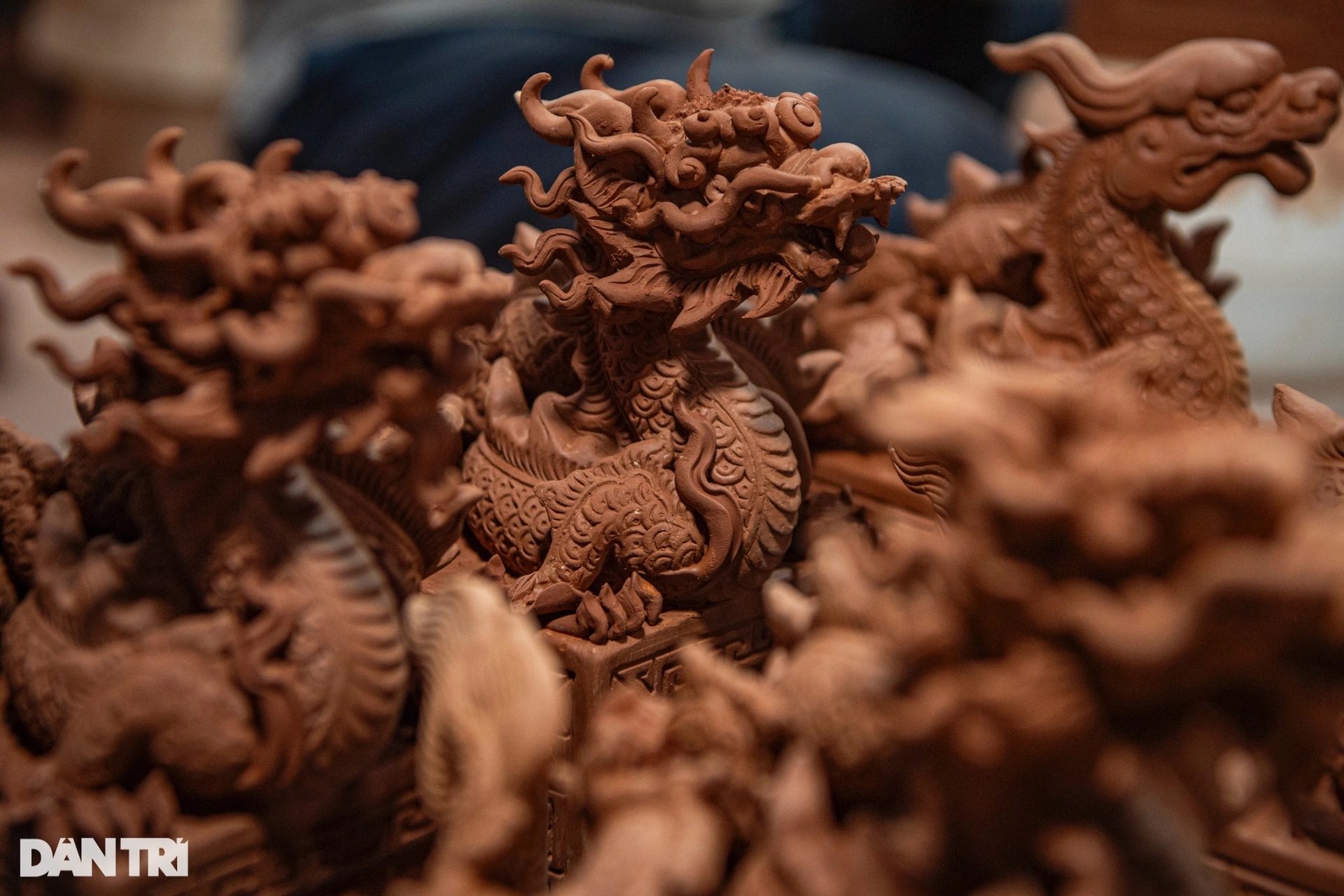 Ấn 'Hoàng đế chi bảo' phiên bản gốm vẽ vàng ở Bát Tràng