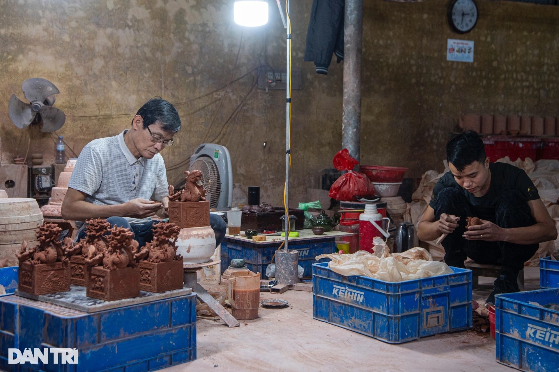 Ấn 'Hoàng đế chi bảo' phiên bản gốm vẽ vàng ở Bát Tràng