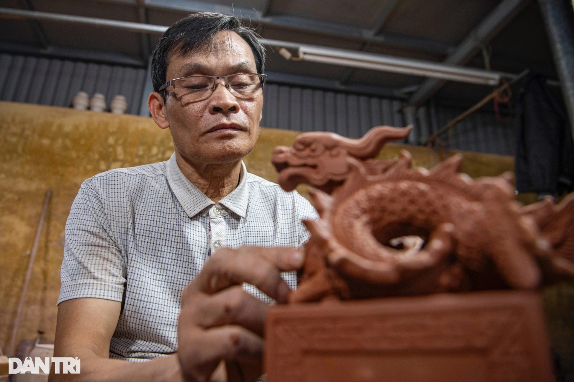 Ấn 'Hoàng đế chi bảo' phiên bản gốm vẽ vàng ở Bát Tràng