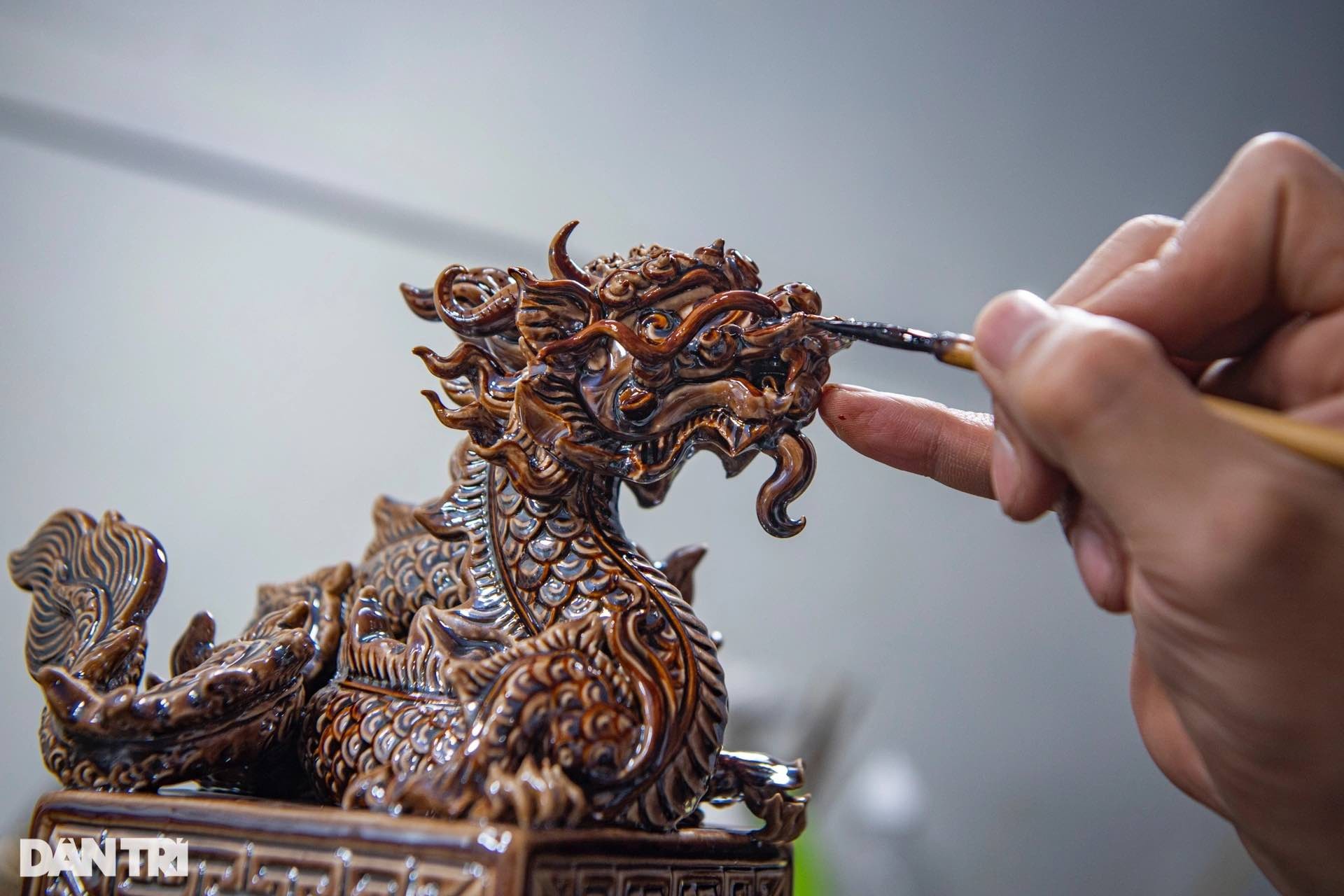 Ấn 'Hoàng đế chi bảo' phiên bản gốm vẽ vàng ở Bát Tràng