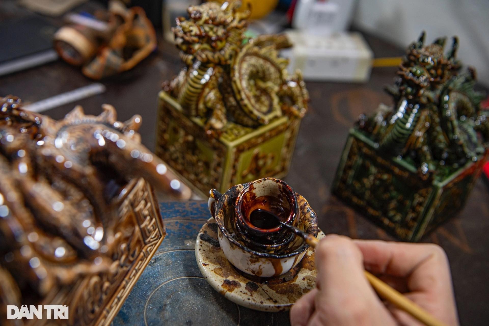 Ấn 'Hoàng đế chi bảo' phiên bản gốm vẽ vàng ở Bát Tràng