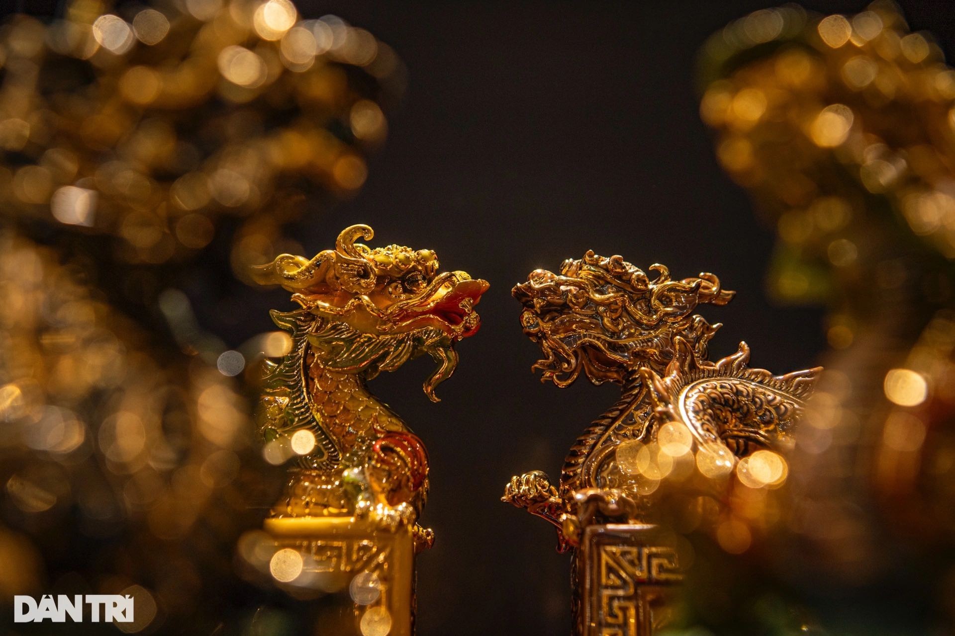 Ấn 'Hoàng đế chi bảo' phiên bản gốm vẽ vàng ở Bát Tràng