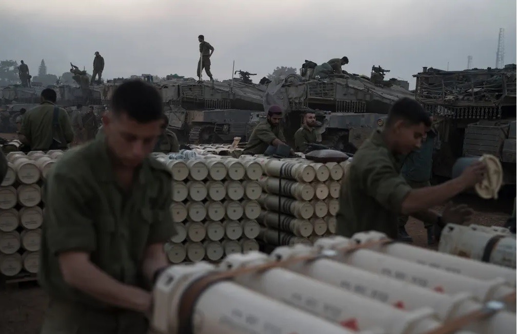 Ảnh ấn tượng (1 7/1): Nga nói tiến bộ ‘hơn tất cả những nước khác’ về sản xuất vũ khí, cơ sở khí đốt Ukraine bốc cháy, đánh bom đẫm máu ở Iran