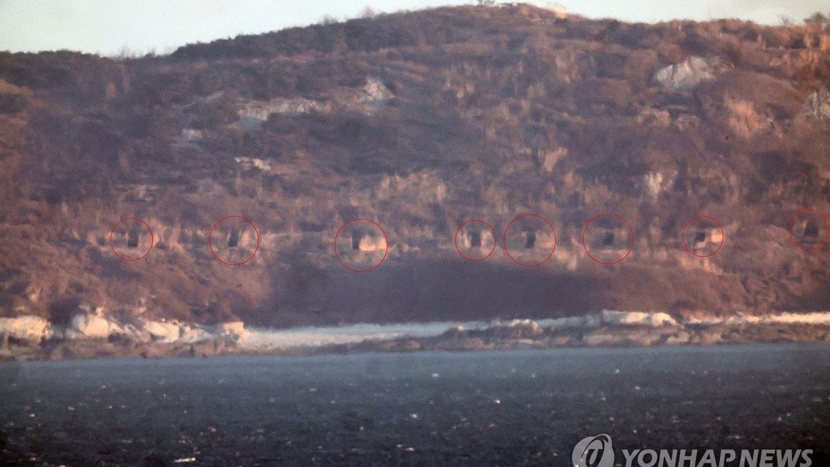 Triều Tiên lên tiếng vụ bắn đạn pháo gần biên giới với Hàn Quốc, hai bên ra tuyên bố đanh thép