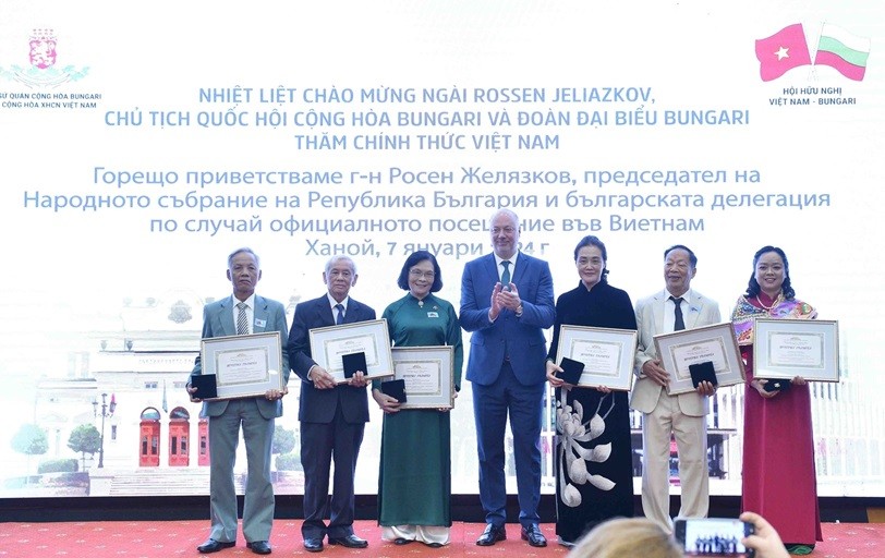 Chủ tịch Quốc hội Bulgaria gặp gỡ đại diện những người Việt Nam từng học tập, công tác tại Bulgaria Chủ tịch Quốc hội Bulgaria: Những người bạn Việt Nam là nhân tố quan trọng, đảm bảo cho thành công hợp tác giữa hai nước