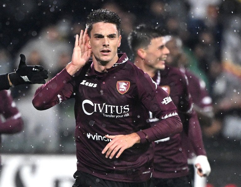 Phút 39, Salernitana có bàn vượt lên dẫn trước nhờ công của Maggiore. Phút 39, Salernitana có bàn vượt lên dẫn trước nhờ công của Maggiore.