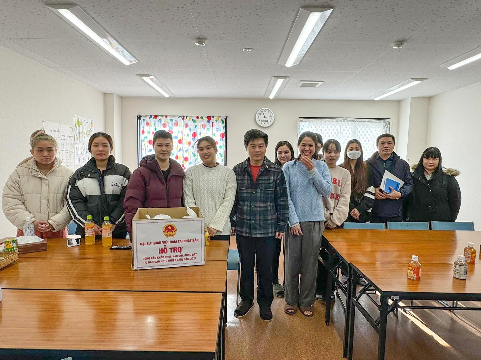 Công sứ Nguyễn Đức Minh trao thư thăm hỏi của Đại sứ cho Thống đốc Tỉnh; Đoàn công tác gặp nghiệp đoàn Oreon-Vietnam và các thực tập sinh Việt Nam.