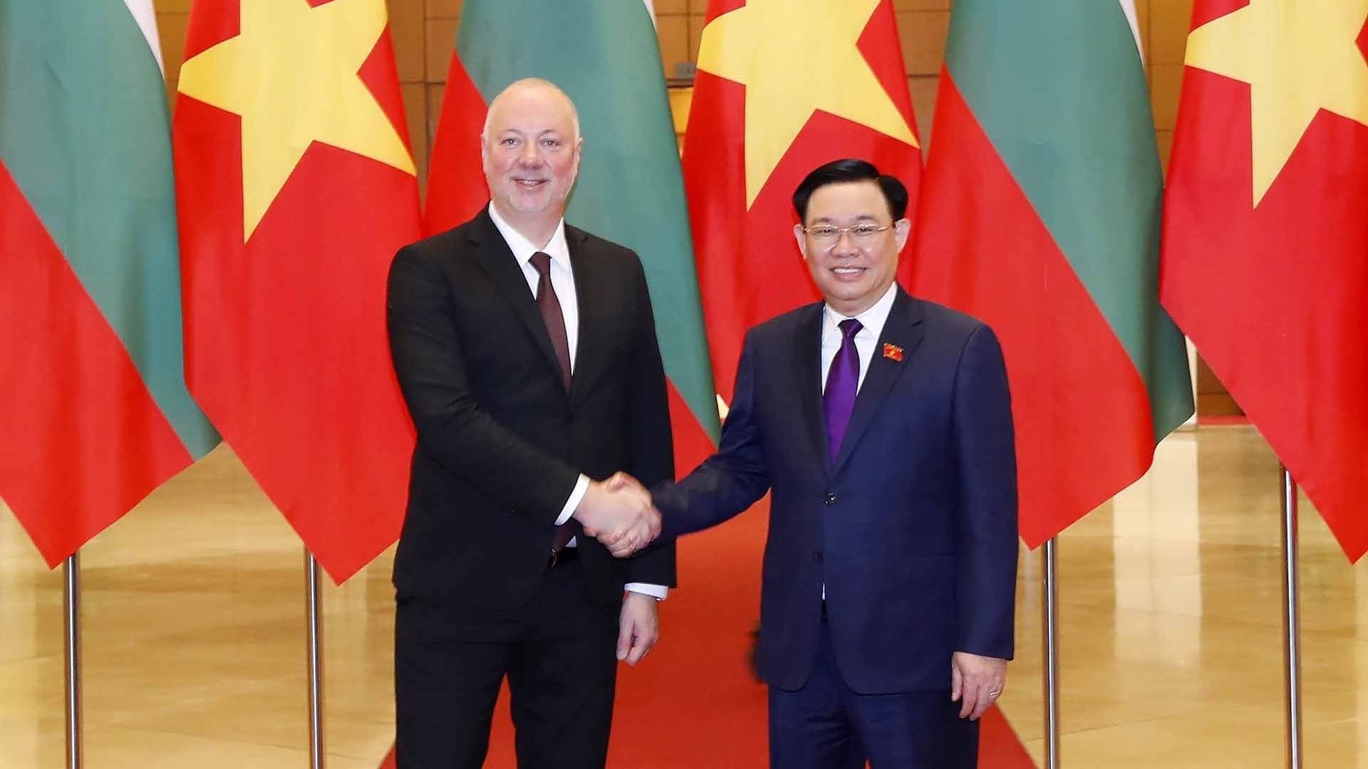 Chủ tịch Quốc hội Bulgaria kết thúc tốt đẹp chuyến thăm chính thức Việt Nam