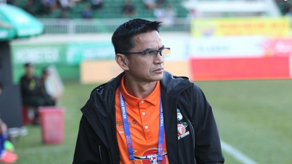 V-League: CLB Công an Hà Nội đàm phán, chiêu mộ HLV Kiatisuk