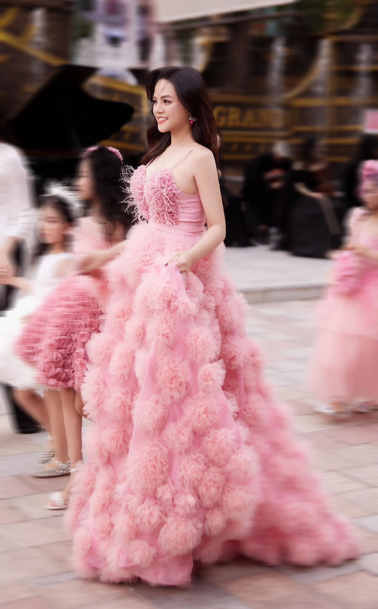 Diễn viên Thu Quỳnh đẹp tựa nàng thơ