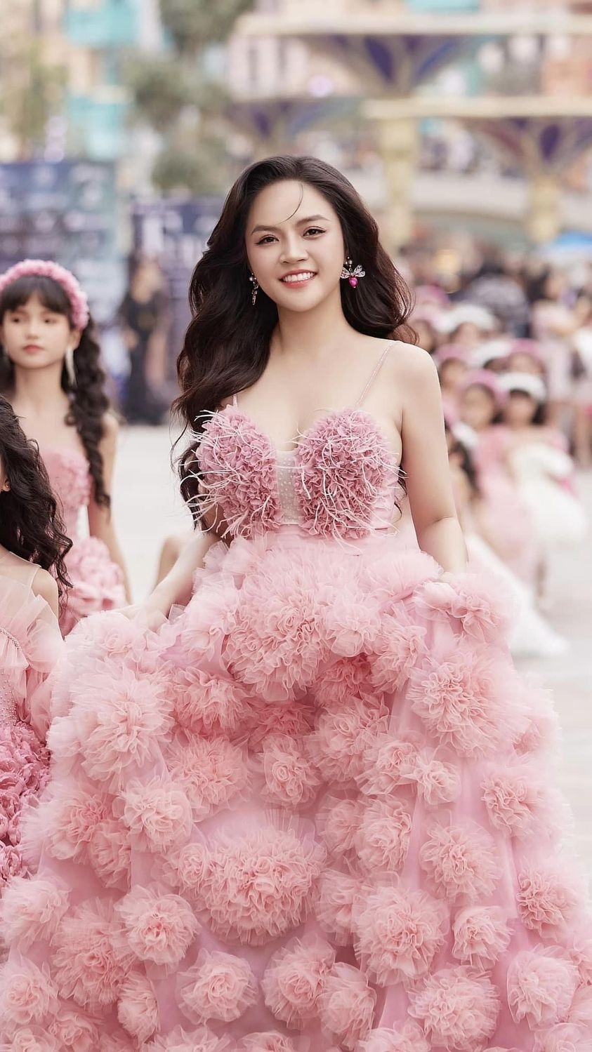 Diễn viên Thu Quỳnh đẹp tựa nàng thơ