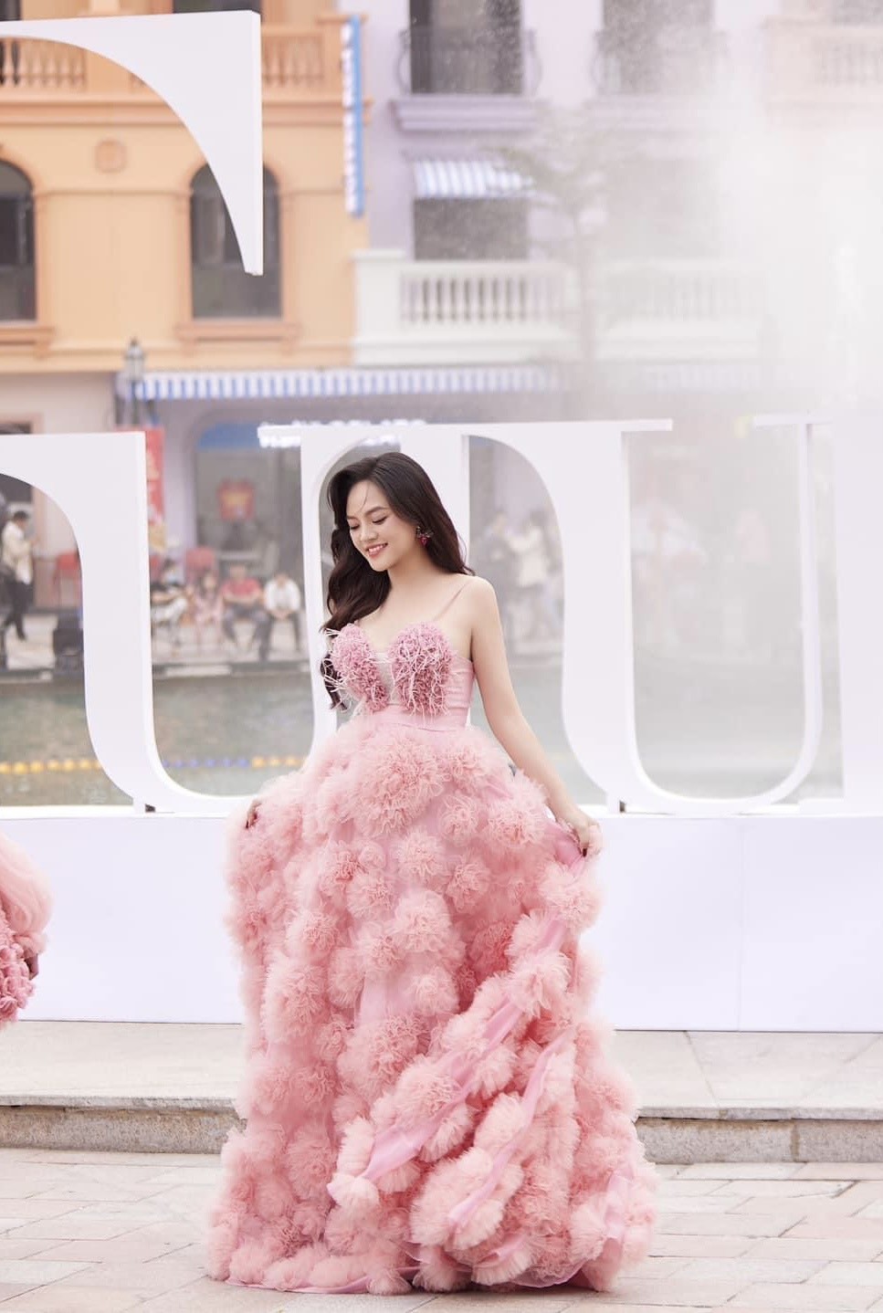 Diễn viên Thu Quỳnh đẹp tựa nàng thơ