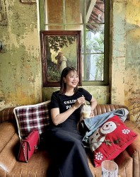 Nhan sắc yêu kiều của diễn viên Hồng Diễm