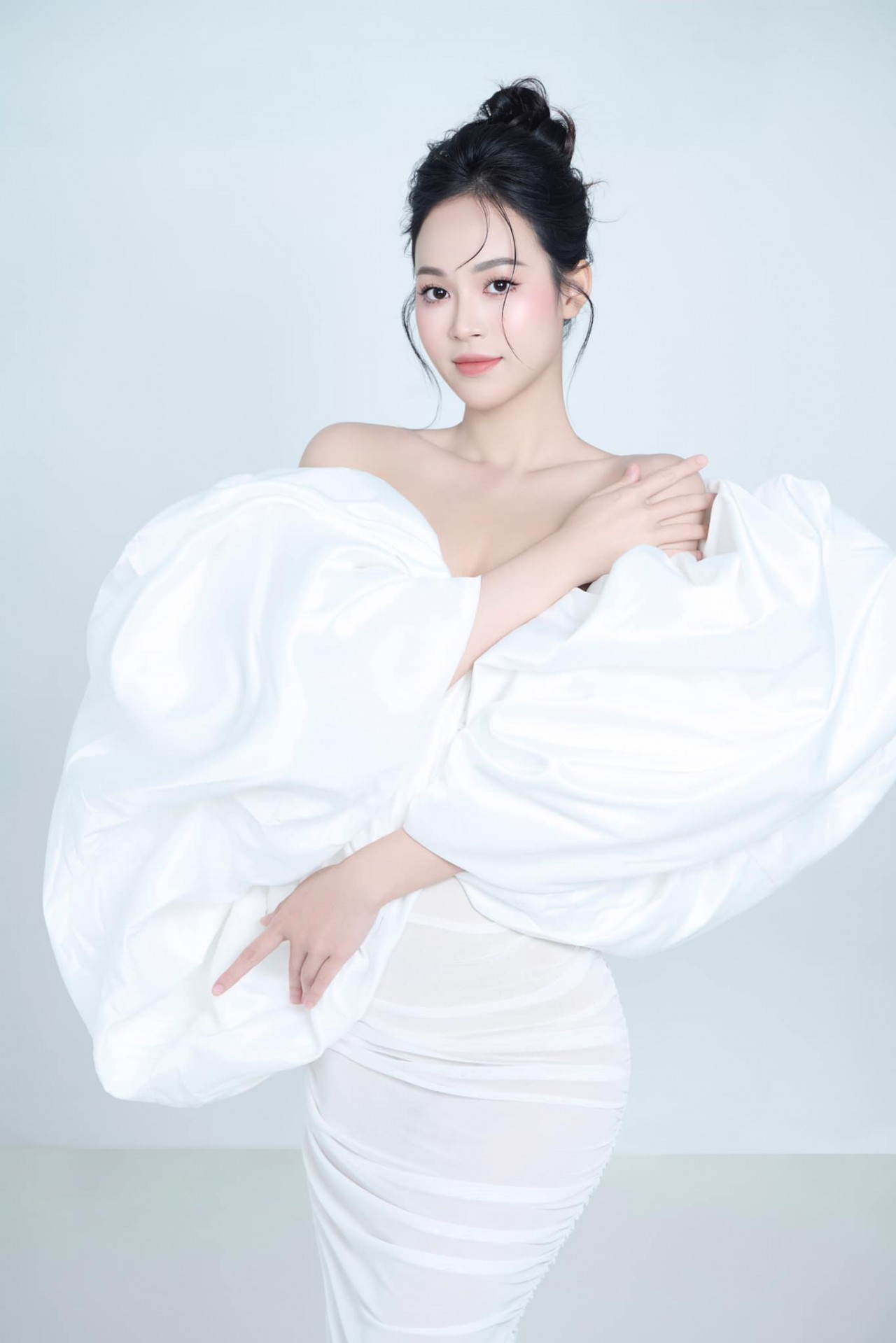 Á hậu Trịnh Thùy Linh