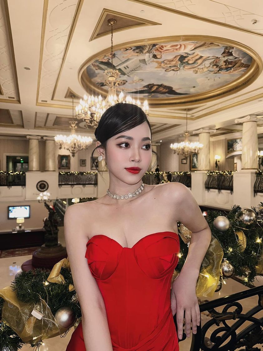 Á hậu Trịnh Thùy Linh