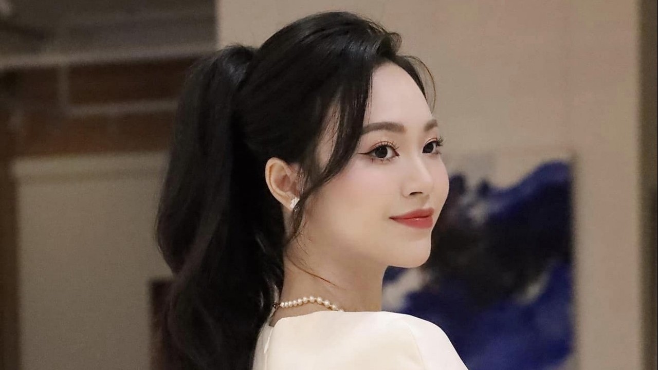 Nhan sắc trong veo, hút hồn của Á hậu Trịnh Thùy Linh