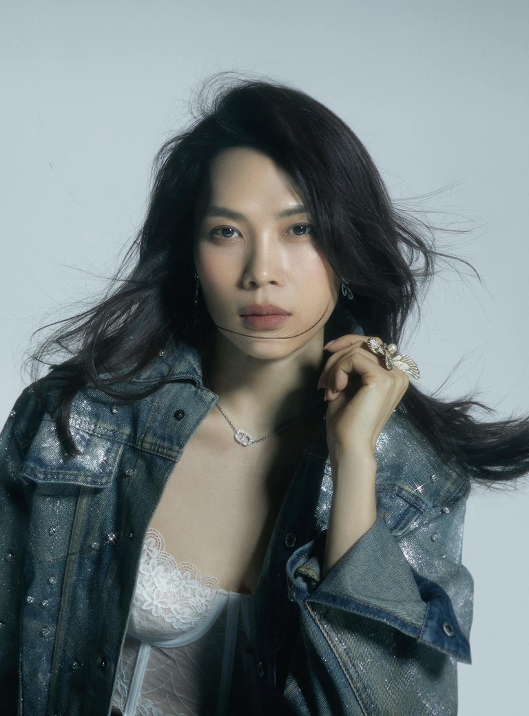 Mỹ Tâm đăng ảnh và viết: ''Bạn có đang đợi cô gái trong hình tối nay không? Mình đang rất nóng bỏng..''. Mỹ Tâm đăng ảnh và viết: ''Bạn có đang đợi cô gái trong hình tối nay không? Mình đang rất nóng bỏng..''.