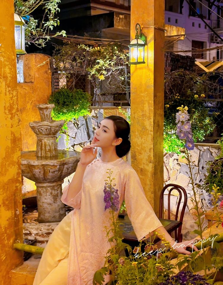 'Cô giáo Nguyệt' 'Chúng ta của 8 năm sau" - Quỳnh Kool