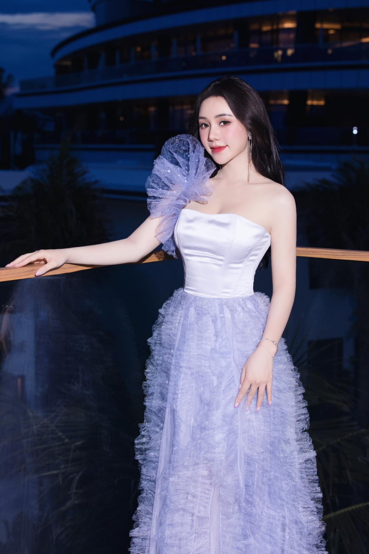 'Cô giáo Nguyệt' 'Chúng ta của 8 năm sau" - Quỳnh Kool