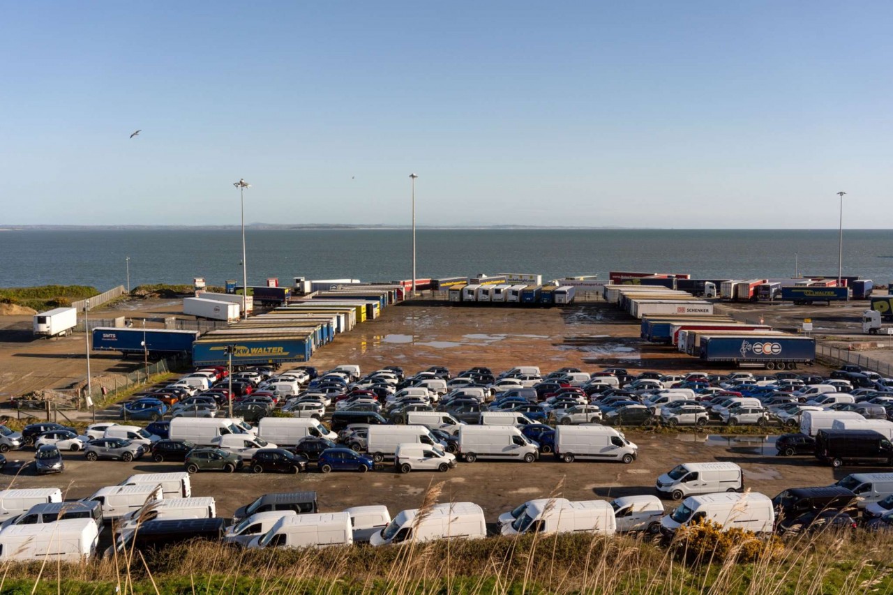 Cảnh sát Ireland điều tra vận chuyển người trái phép trong container hàng đông lạnh