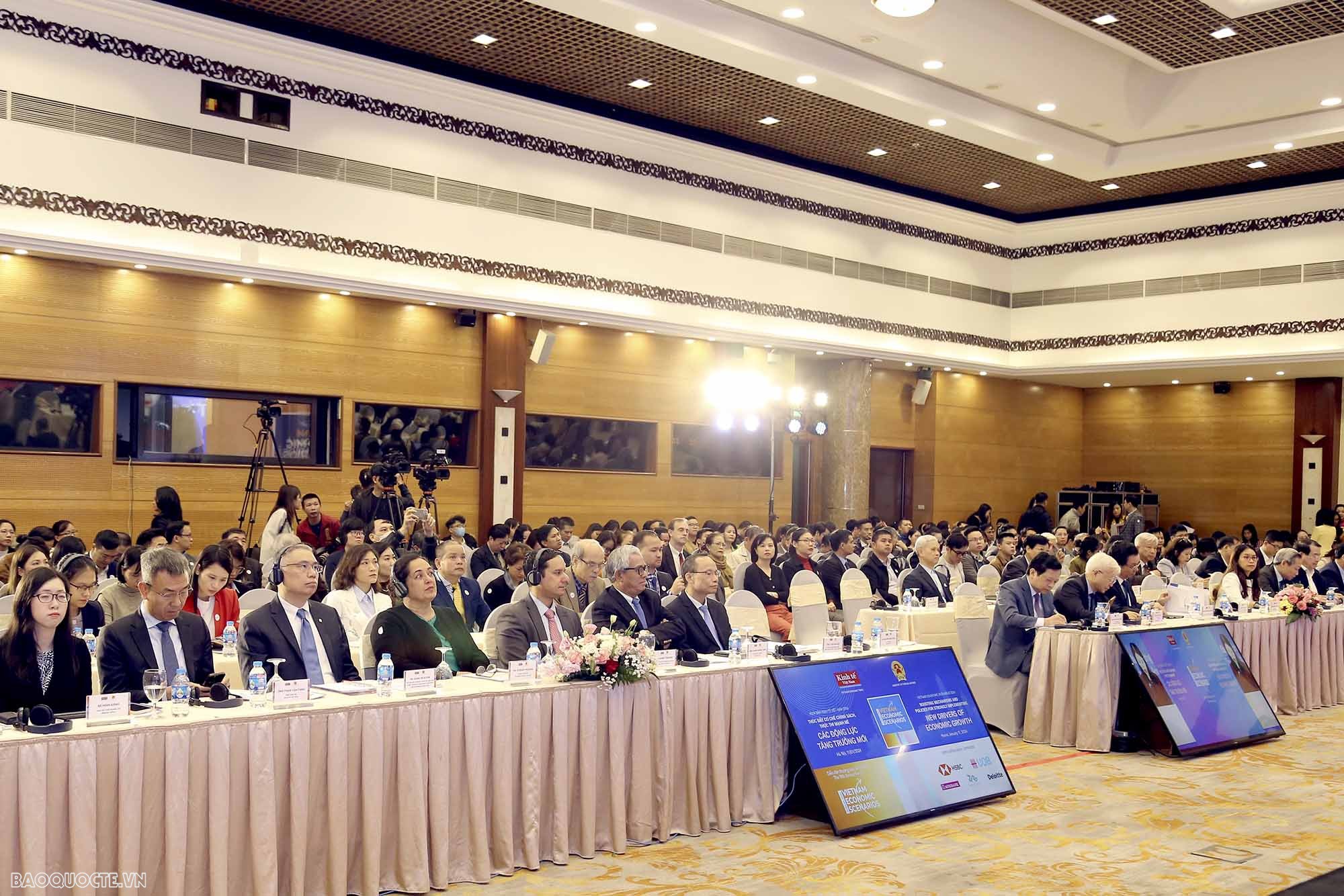 Diễn đàn Kịch bản Kinh tế Việt Nam lần thứ 16