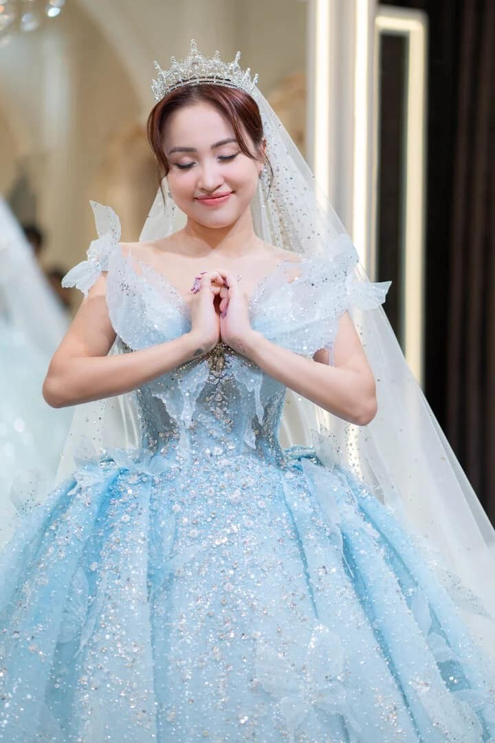 Khoảnh khắc hạnh phúc của Vân hugo