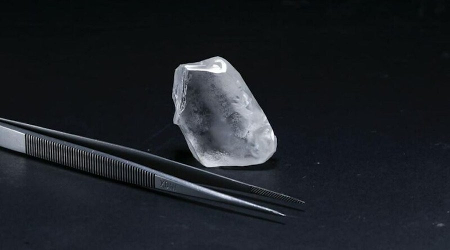 Ngày 10/1, công ty khai thác kim cương Lucara Diamond thông báo đã phát hiện ra một viên kim cương loại IIa nặng 166 carat từ mỏ Karowe của Botswana. (Nguồn: Mining.com) Ngày 10/1, công ty khai thác kim cương Lucara Diamond thông báo đã phát hiện ra một viên kim cương loại IIa nặng 166 carat từ mỏ Karowe của Botswana. (Nguồn: Mining.com)