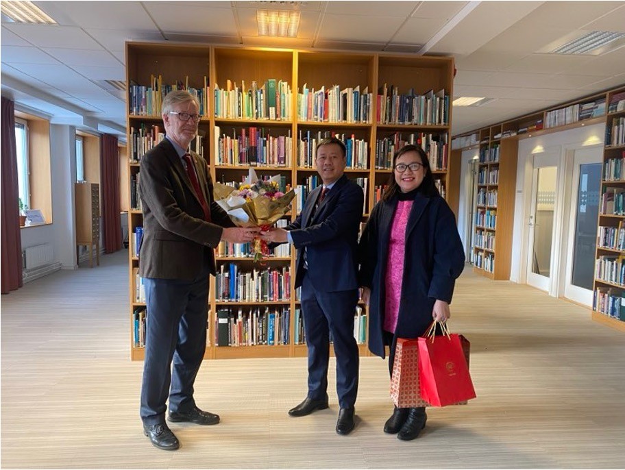 Học viện Ngoại giao ký MOU với Viện nghiên cứu Hòa bình quốc tế Stockholm