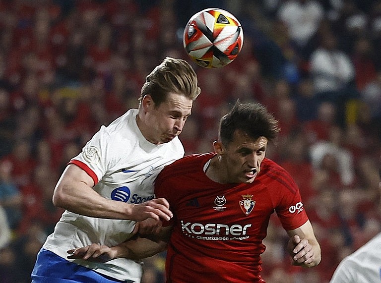 Với đẳng cấp cao hơn, Barca tạo ra thế trận lấn lướt Osasuna. Với đẳng cấp cao hơn, Barca tạo ra thế trận lấn lướt Osasuna.