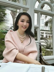 Hoa hậu Giáng My đẹp bất chấp tuổi 53