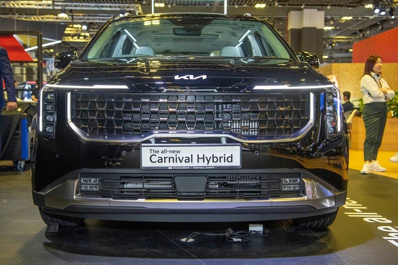 Cận cảnh Kia Carnival 2024 hybrid vừa ra mắt tại Singapore Cận cảnh Kia Carnival 2024 hybrid vừa ra mắt tại Singapore