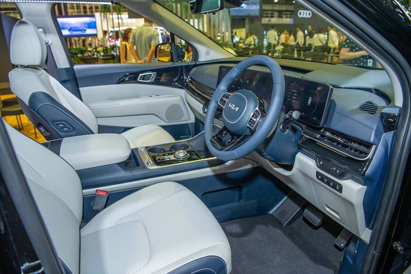 Cận cảnh Kia Carnival 2024 hybrid vừa ra mắt tại Singapore Cận cảnh Kia Carnival 2024 hybrid vừa ra mắt tại Singapore