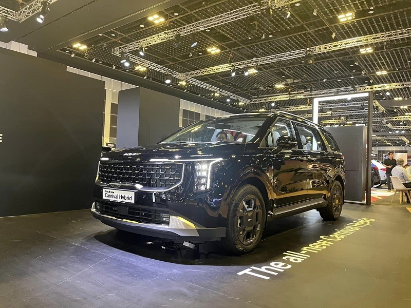 Cận cảnh Kia Carnival 2024 hybrid vừa ra mắt tại Singapore Cận cảnh Kia Carnival 2024 hybrid vừa ra mắt tại Singapore